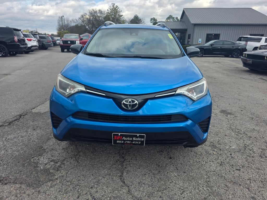 2018 Toyota RAV4 LE's photo