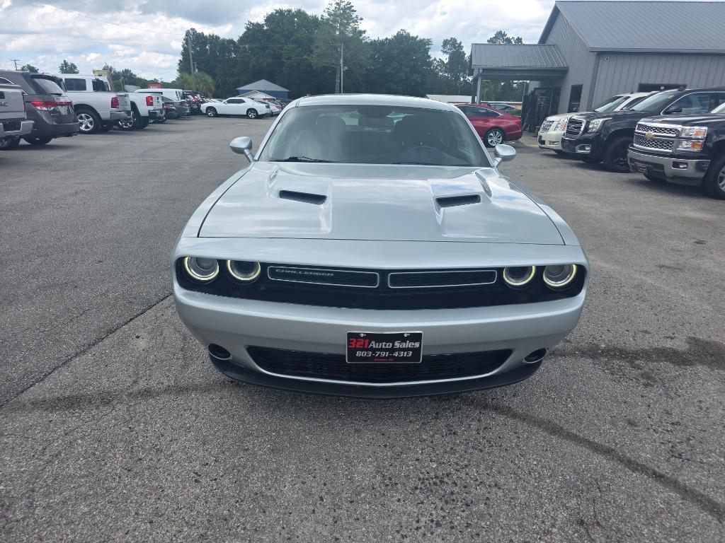 2019 Dodge Challenger SXT Auto's photo