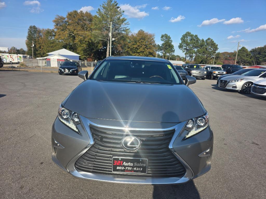 2016 Lexus ES 350's photo
